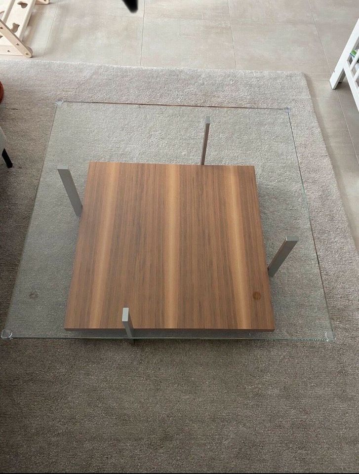 Hülsta Tisch Walnuss Glas Holz Rollen ca. 100x100cm in Dorsten