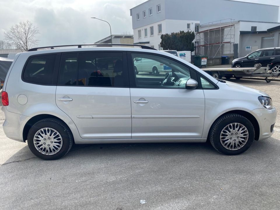 Volkswagen Touran Comfortline Klima Tempomat 7 Sitze in Neu Ulm