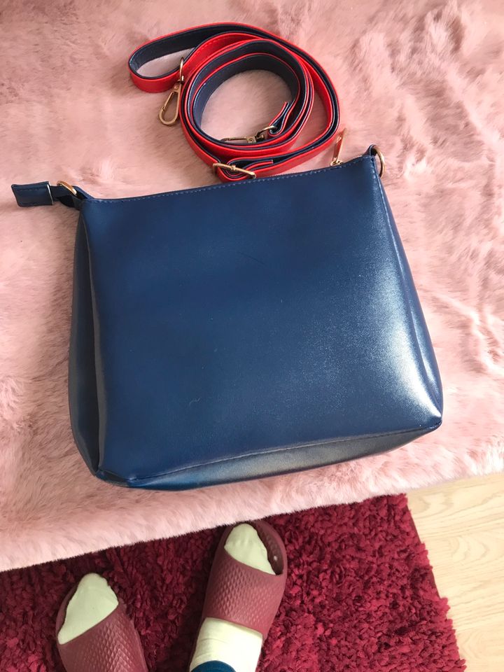 Kleine blaue Tasche in Leverkusen