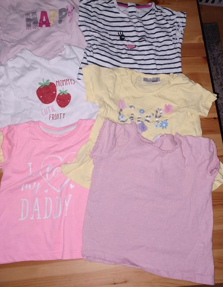 9 Mädchen T-Shirts Gr. 86 in Schorndorf