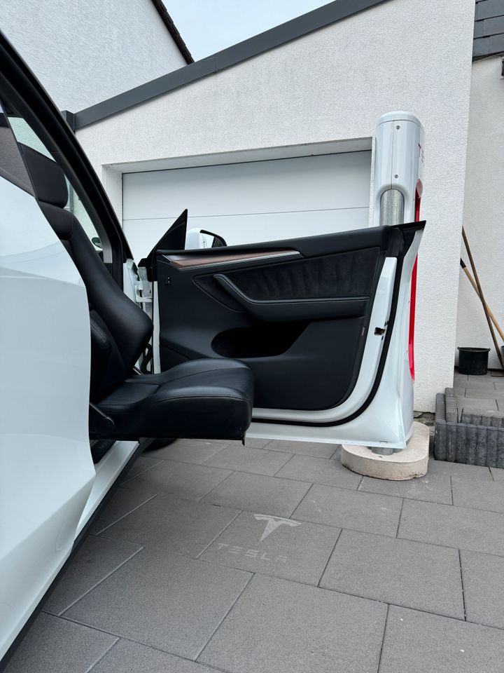 Tesla Model Y Performance *BEHINDERTENGERECHT* in Rüsselsheim