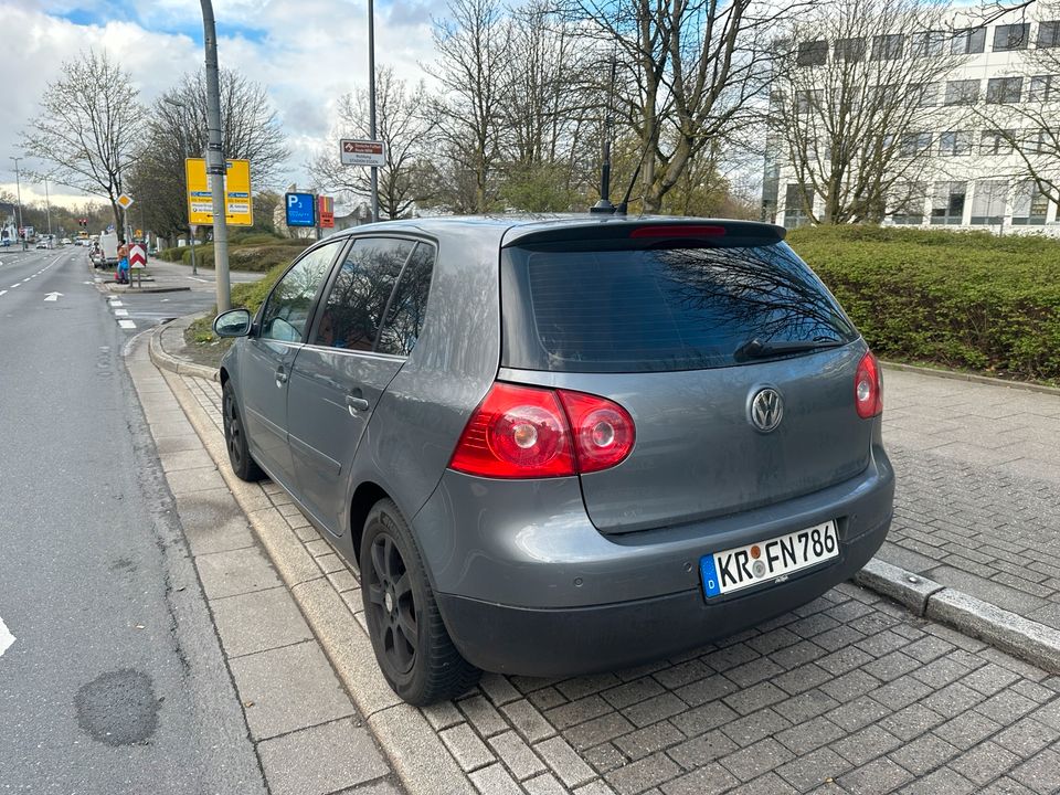 Golf5 1,4Navi Tempo Klima AHK Schalt in Krefeld