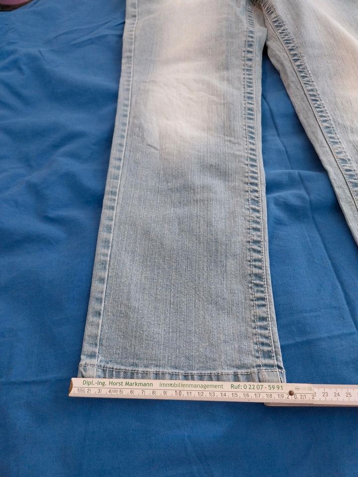 Jeans, used Look, shabby chic, blau "verwaschen" in Troisdorf