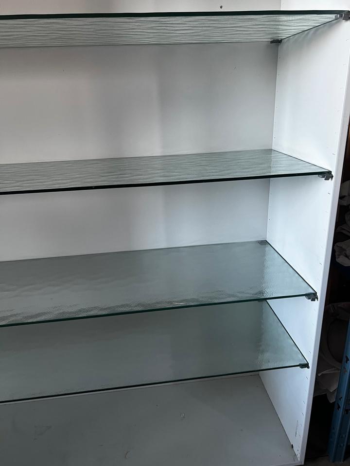 Massiver Holzschrank mit Glasböden / offener Schrank in Koblenz