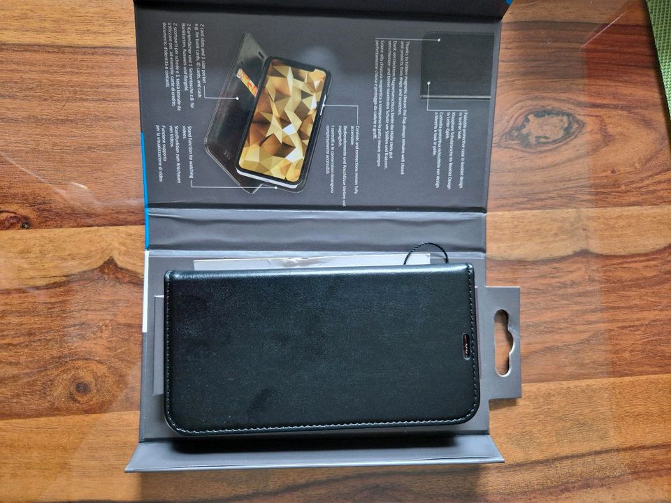 Handyhülle Wallet Case für Apple iPhone 13 Pro in Rabenau