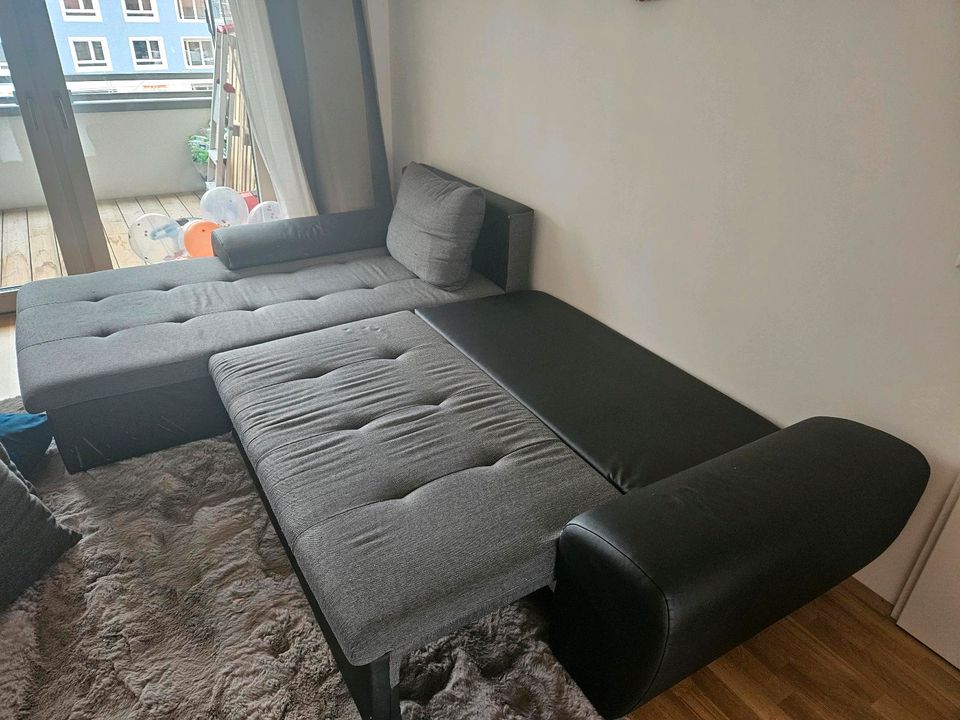 Sofa mit Schlaffunktion und Bettkasten in München