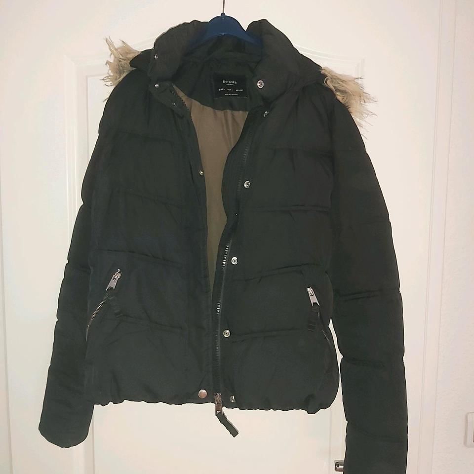 Winterjacke schwarz mit Kapuze in Bördeland