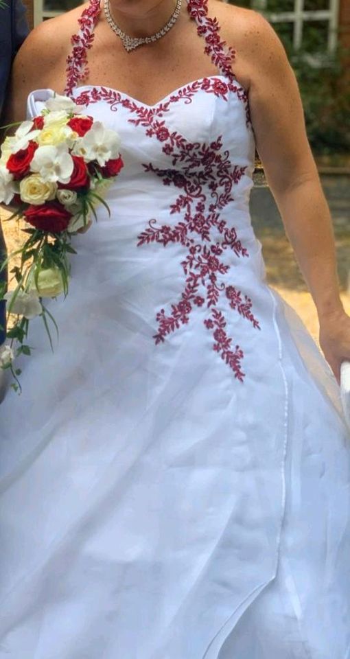 Hochzeitskleid/Brautkleid gr 42/44 + Extras in Essen