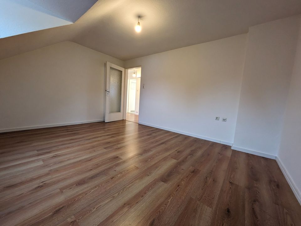 2 Zimmer Wohnung in FFM Zeilsheim, mit EBK in Frankfurt am Main