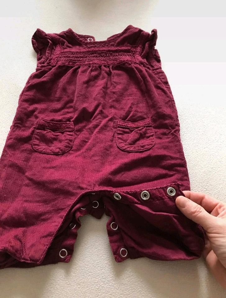 NEU Verspielter Baby Girl Einteiler Onesie berry burgund rot 50 in Berlin