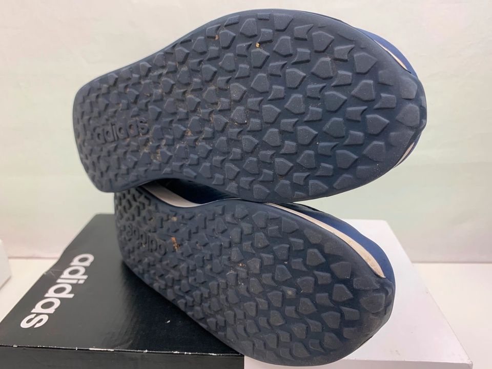 Adidas Sneaker - Größe 32 in Breuberg