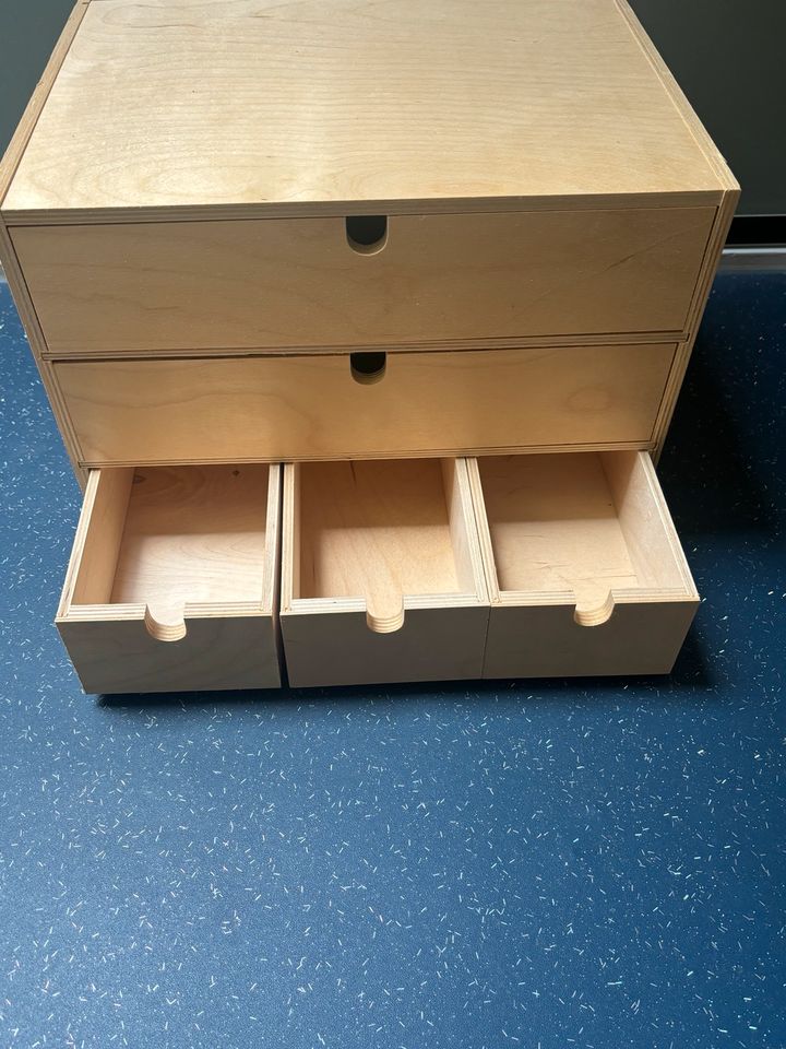 Kleine Holzkommode von Ikea in Waldkappel