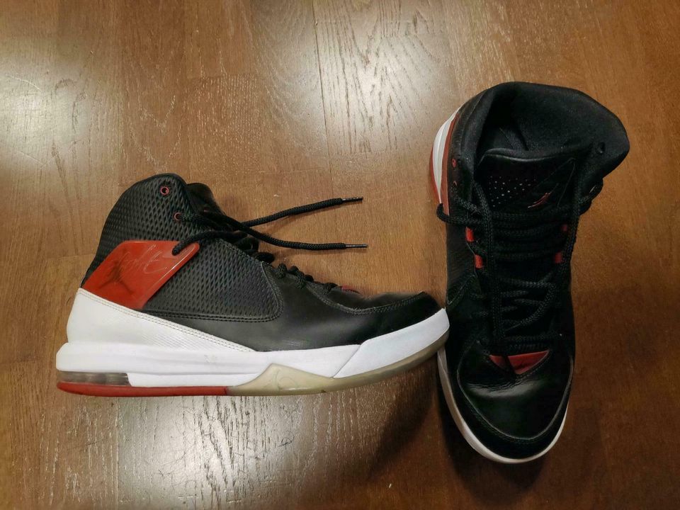 Nike Air Jordan, Schuhe, Gr.45, schwarz/rot, Top Zustand in Zeilarn