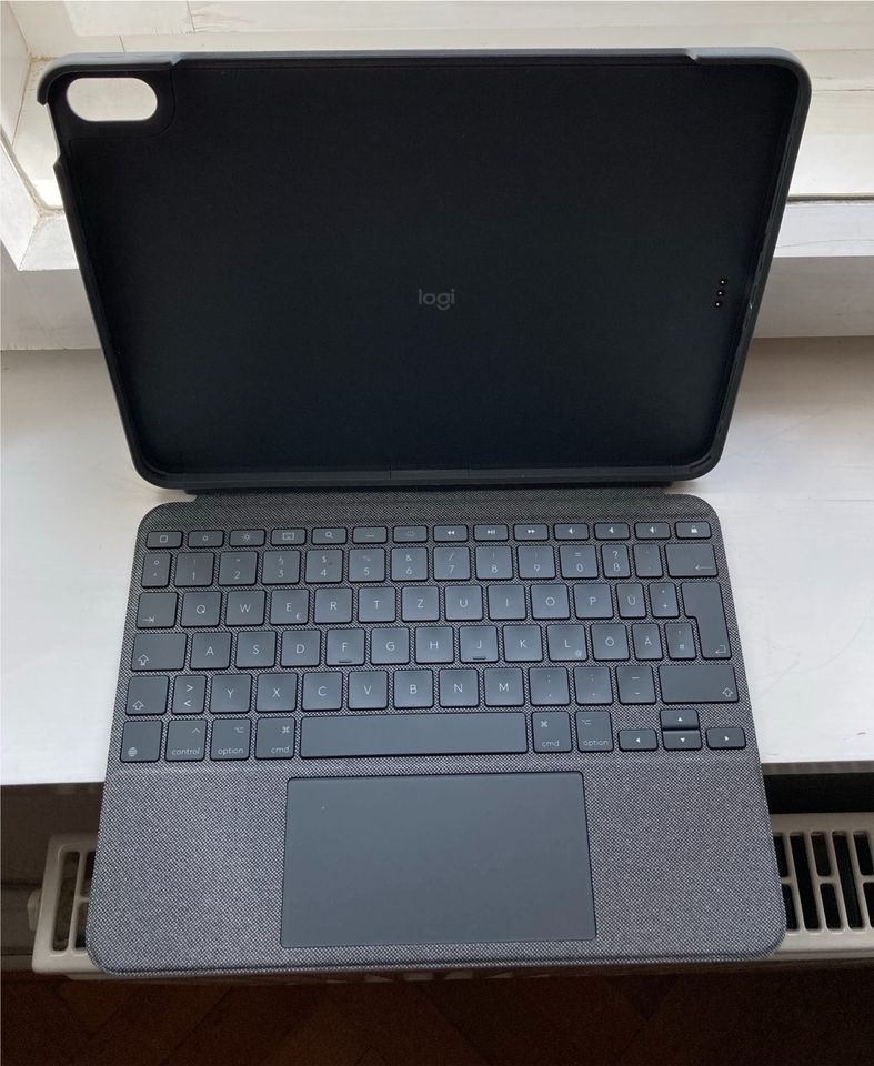 Neue Logitech Combo Touch iPad Air in Regensburg