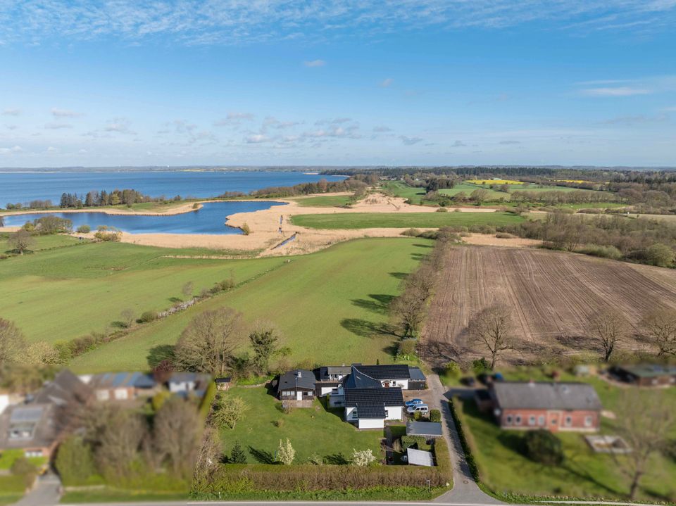 Mit freiem Schleiblick zum Wasser - Wunderschönes Haus mit zwei großzügigen Wohneinheiten in Fleckeby