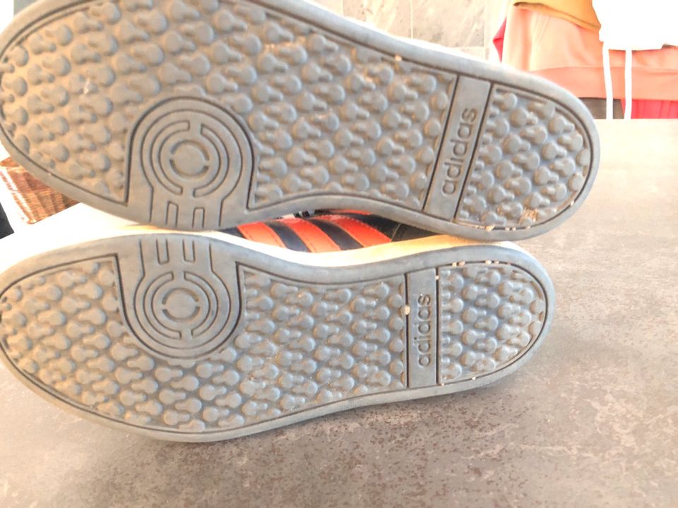 Turnschuhe Gr. 35 von Adidas in Bad Laer