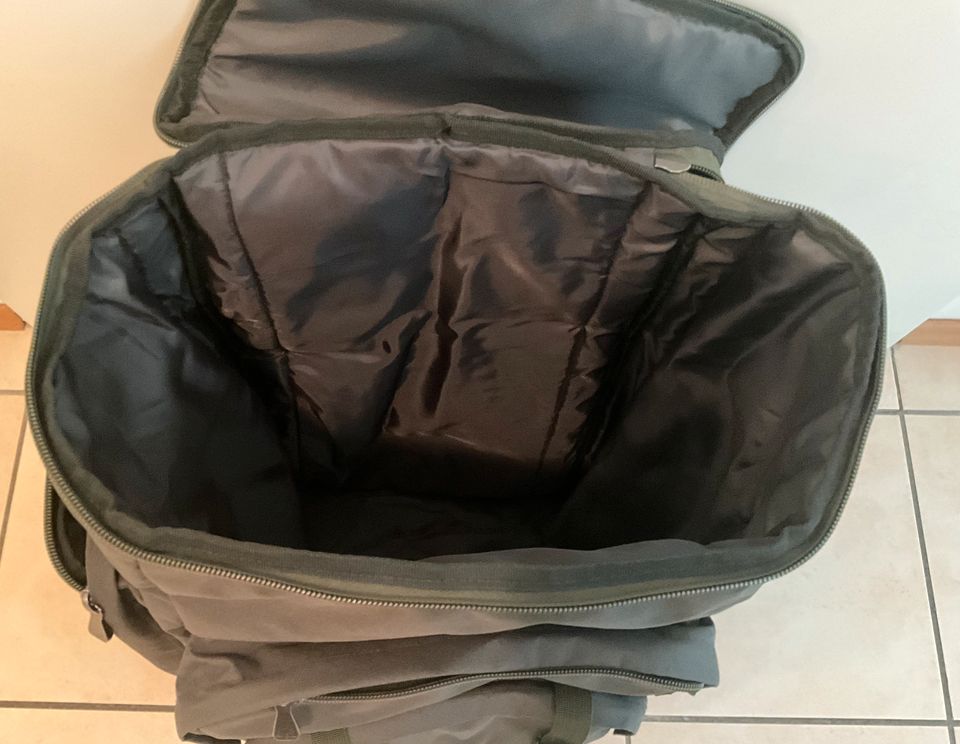 Multifunktionaler Angelrucksack mit großer Kapazität NEU in München