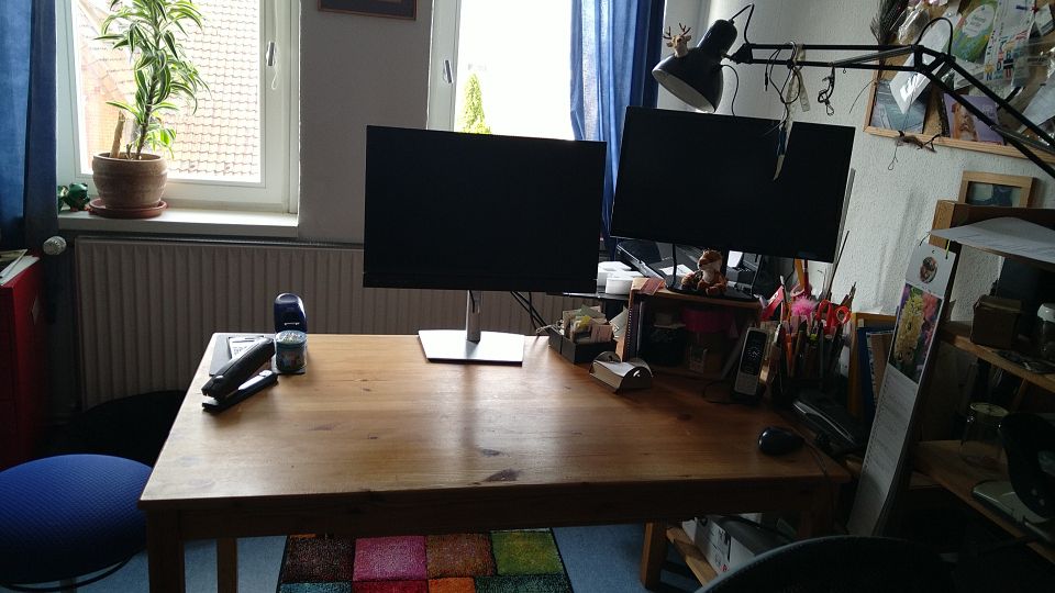 Schreibtisch Holz mit Tastaturauszug in Lehrte
