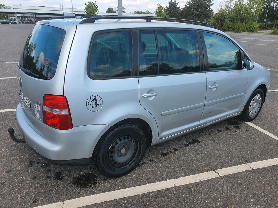 Volkswagen Touran 1.9 TDI Scheckheft TÜV 10/25 in Düren