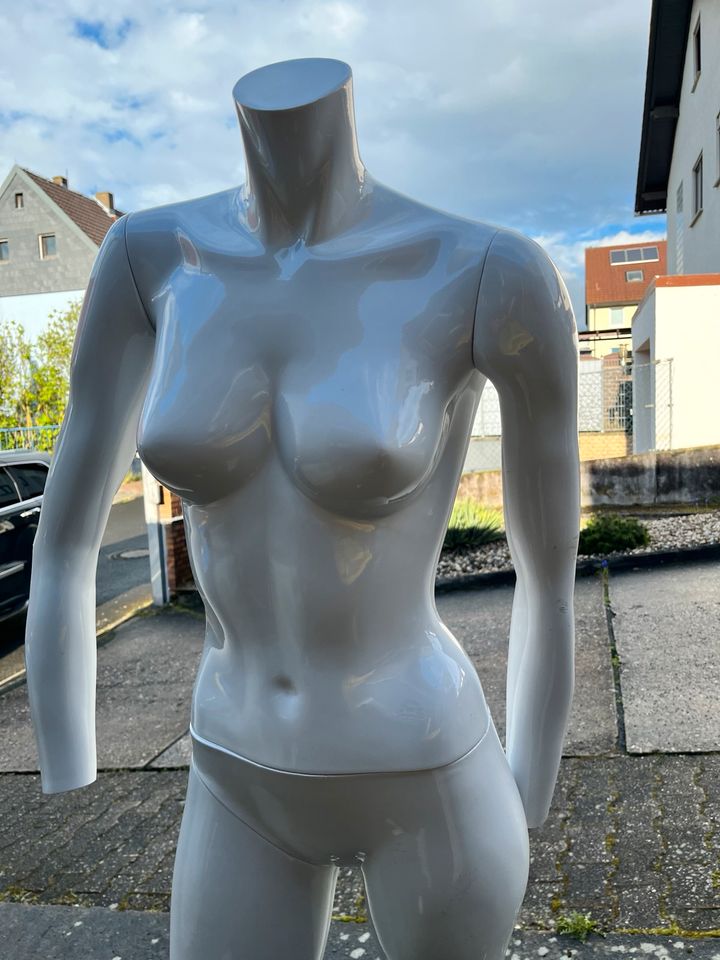 Schaufensterpuppen Mannequins in Niederdorfelden