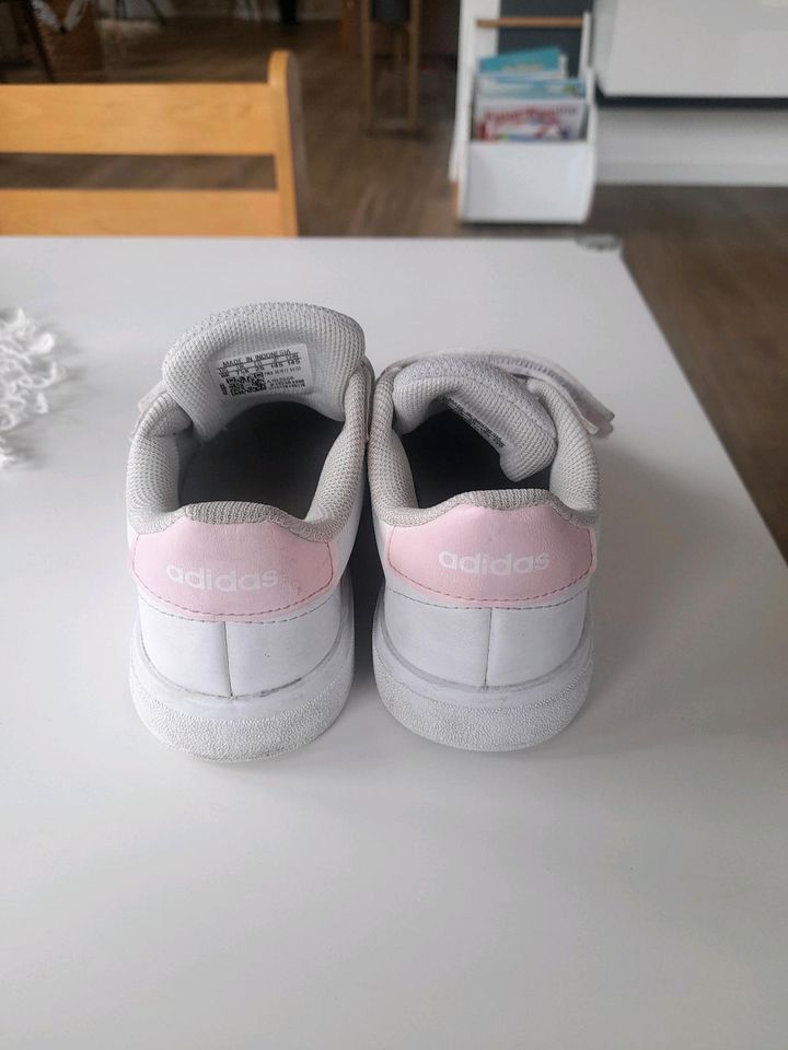 Kinder Sneaker Adidas in Hamminkeln