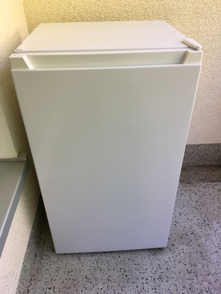 Kühlschrank mit Gefrierfach in Frankfurt am Main