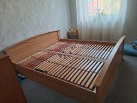 Ein Doppelbett mit Lattenrost ohne Matratzen Niedersachsen - Emden Vorschau