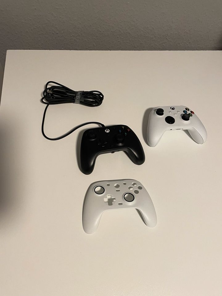 Xbox Series s mit 2 Controllern in Mölln