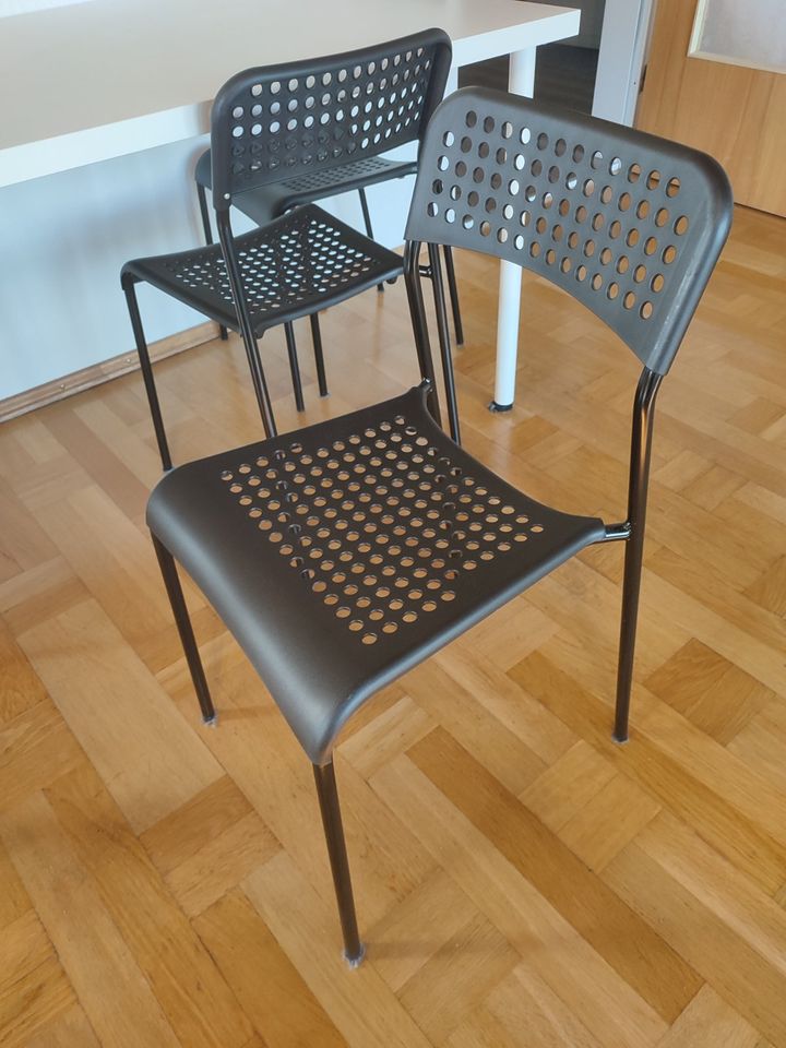 Tisch mit 4 Stühlen in Wangen im Allgäu