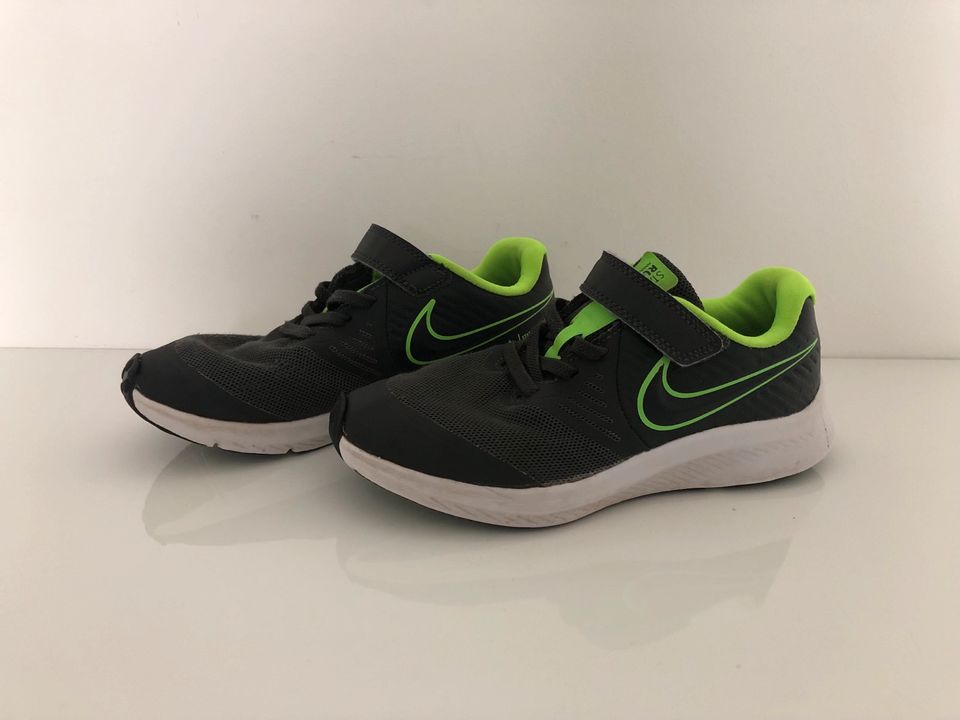 Nike Turnschuhe, Sneaker, schwarz/neongrün, Größe 32 in Wallenhorst