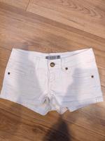 süße Shorts in Gr. 32 von Pimkie, weiß Leipzig - Gohlis-Mitte Vorschau