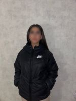 Schwarze Nike Puffer-Jacke in Größe S für alle Jahreszeiten Nordrhein-Westfalen - Wesseling Vorschau