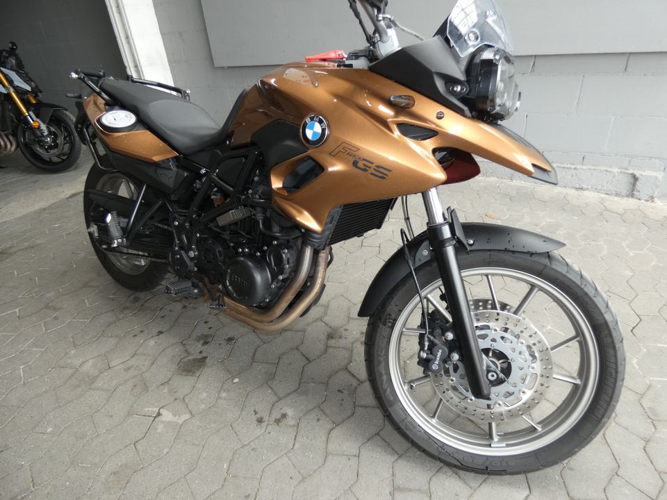 BMW F700GS  TOP ZUSTAND: Sonderlackierung. Led, Koffern  Insp NEU in Viernheim