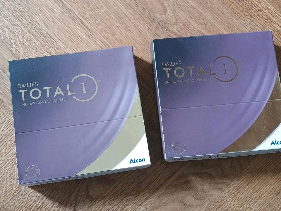 Dailies Total Kontaktlinsen 90er Packung -5 und -5.25 Tageslinsen in Potsdam