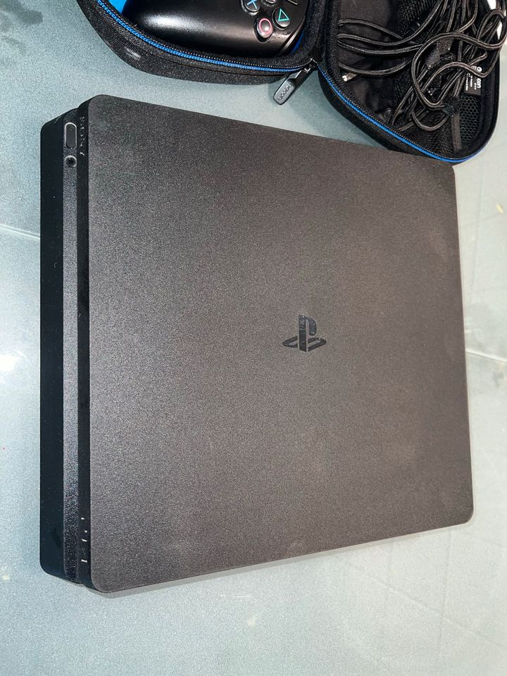 PlayStation 4 slim 500gb in Saarbrücken
