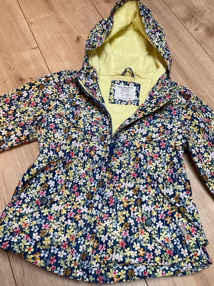 Zara Sommerjacke Blümchen Größe 104 in Mühlenbecker Land