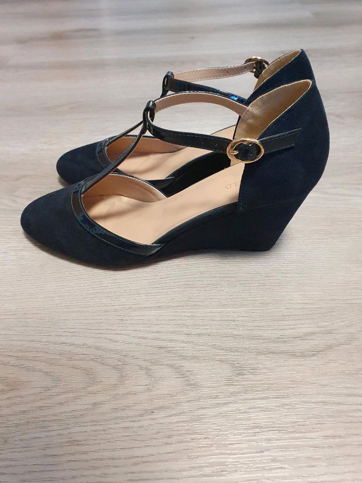 Anna Field T-Steg Pumps navy mit Lack in Dollern