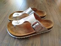 Gabor 41 Sandalen Zehentrenner Pantolette silber Leder Brandenburg - Teltow Vorschau