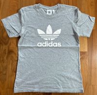 Top grau farbenes Shirt in XS von Adidas mit Logo Print Niedersachsen - Lilienthal Vorschau