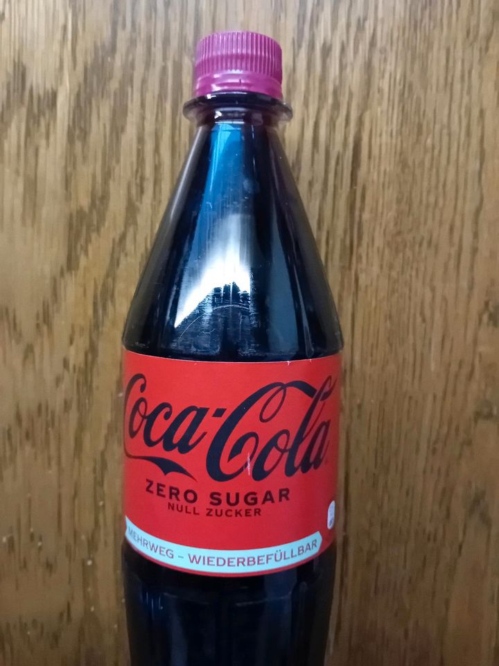 Coca Cola Zero Flasche mit Cherry Coke Verschluss FEHLPRODUKTION in Zell (Mosel)