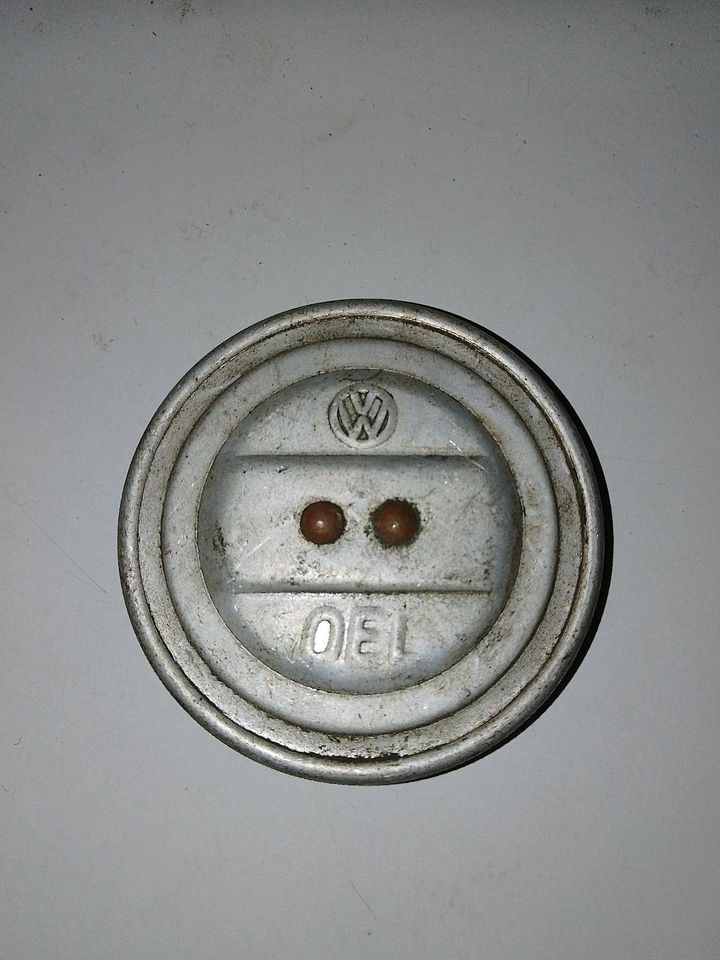 VW Käfer Öl Deckel in Bühne