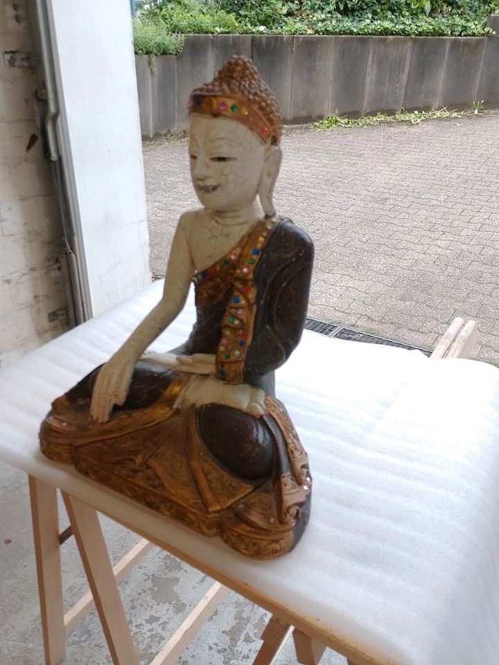 Buddha mit Hocker oder ohne Hocker in Gelsenkirchen