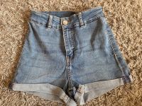 Jeans Shorts Hot Pan H&M Gr.34 Nordrhein-Westfalen - Schleiden Vorschau