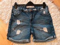 Jean Shorts mit Rissen 40 / ripped jean shorts L Berlin - Steglitz Vorschau