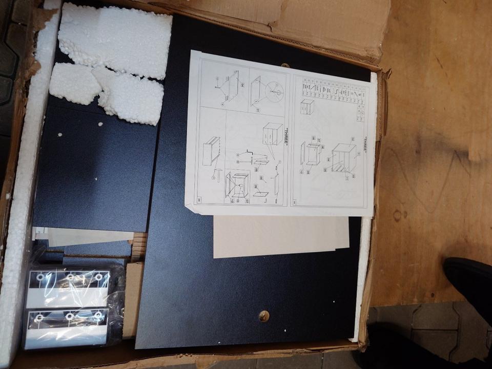 Schreibtischschrank/Nachttisch Model Three schwarz neuwertig in Rödermark
