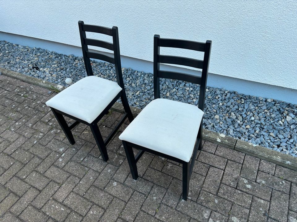 2 Stühle aus Holz Esstischstühle in schwarz mit Polsterung in Remchingen