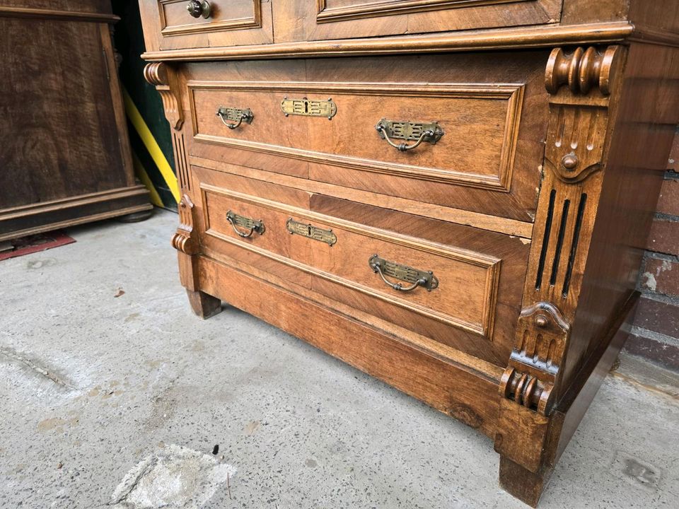 Antik Gründerzeit Nussbaum Kommode Anrichte Sideboard Alt Massiv in Groß-Gerau