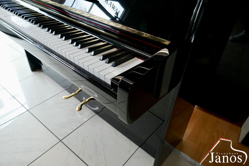 Steinway & Sons Klavier ✱ Modell Z ✱ 114 cm ✱ Schwarz Hochglanz in Königsbrunn