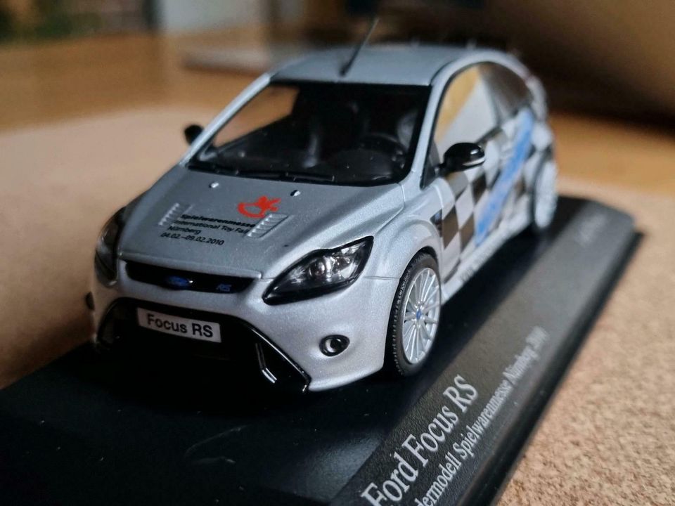 Ford Focus RS MK ll Spielwarenmesse 2010 Minichamps 1:43 in Neuenstein