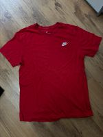 Nike T Shirt in rot München - Schwabing-Freimann Vorschau